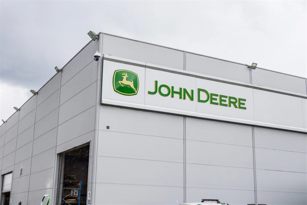 Deere’s Sell-Off Could Be a Long-Term Buying Chance