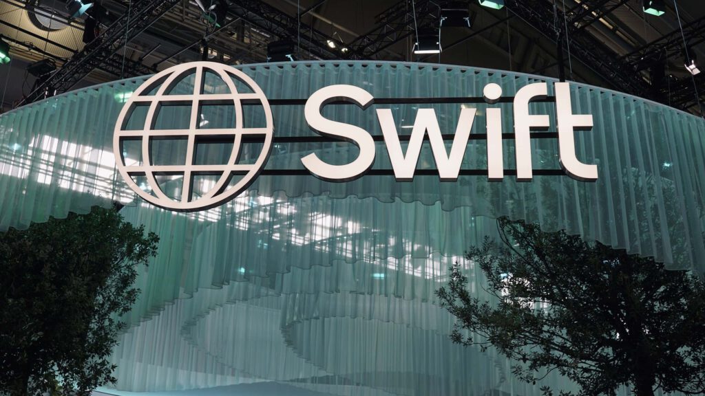 SWIFT, Global Banks To Expand Blockchain Use