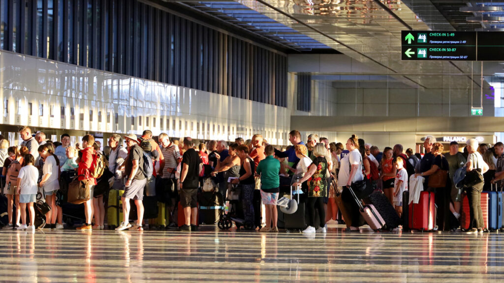 Major U.S. airport moves to make life more miserable for flyers