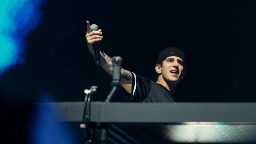 Las Vegas Strip Sphere signs music superstar to residency