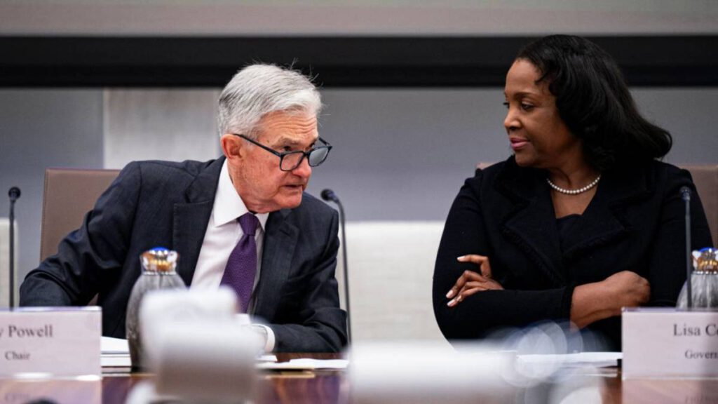 Former Fed heads, Treasury Secretaries send Supreme Court strong message