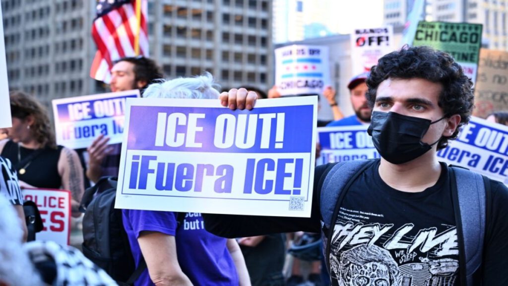 Apple makes controversial move amid ongoing ICE raids